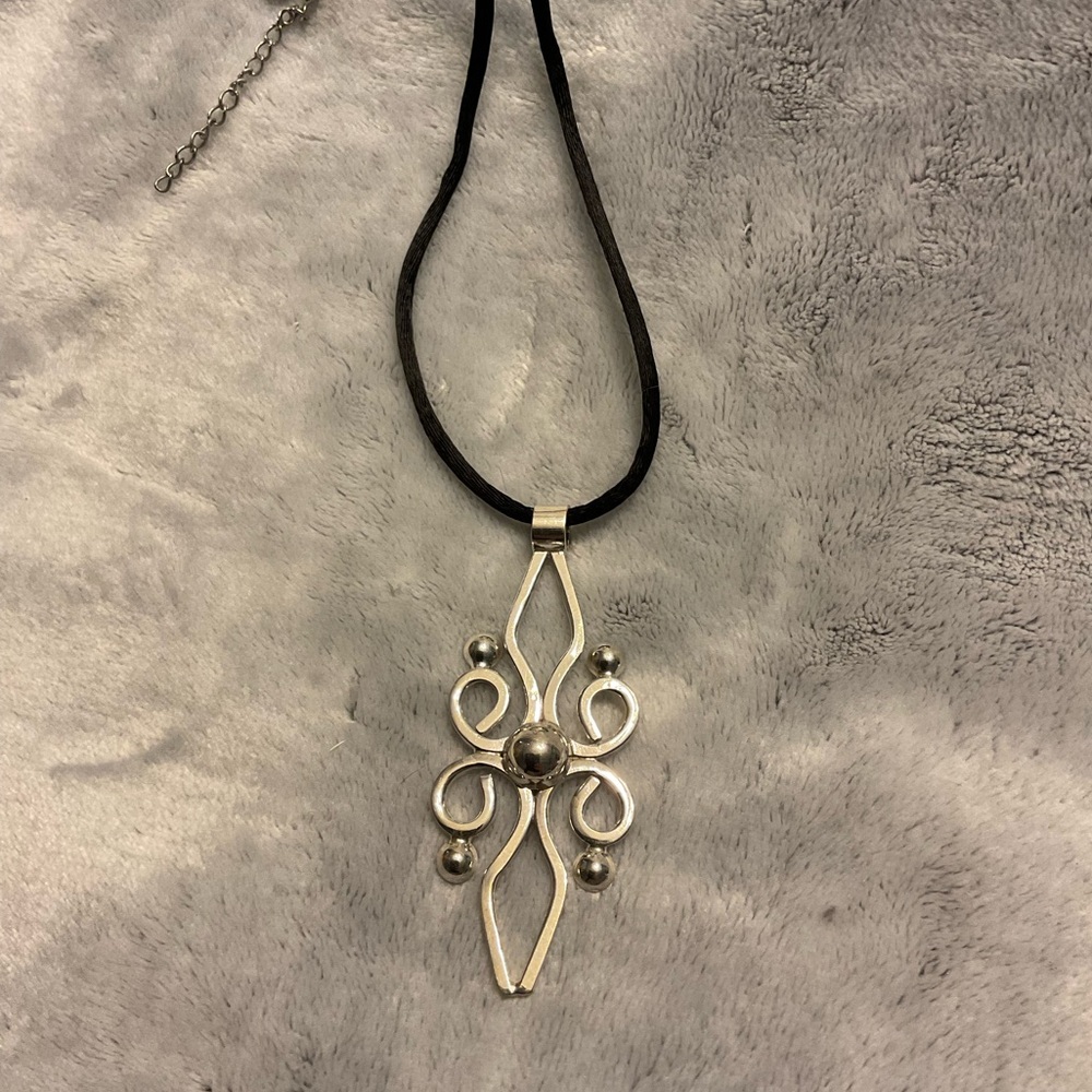 Elegant Silver Pendant Necklace